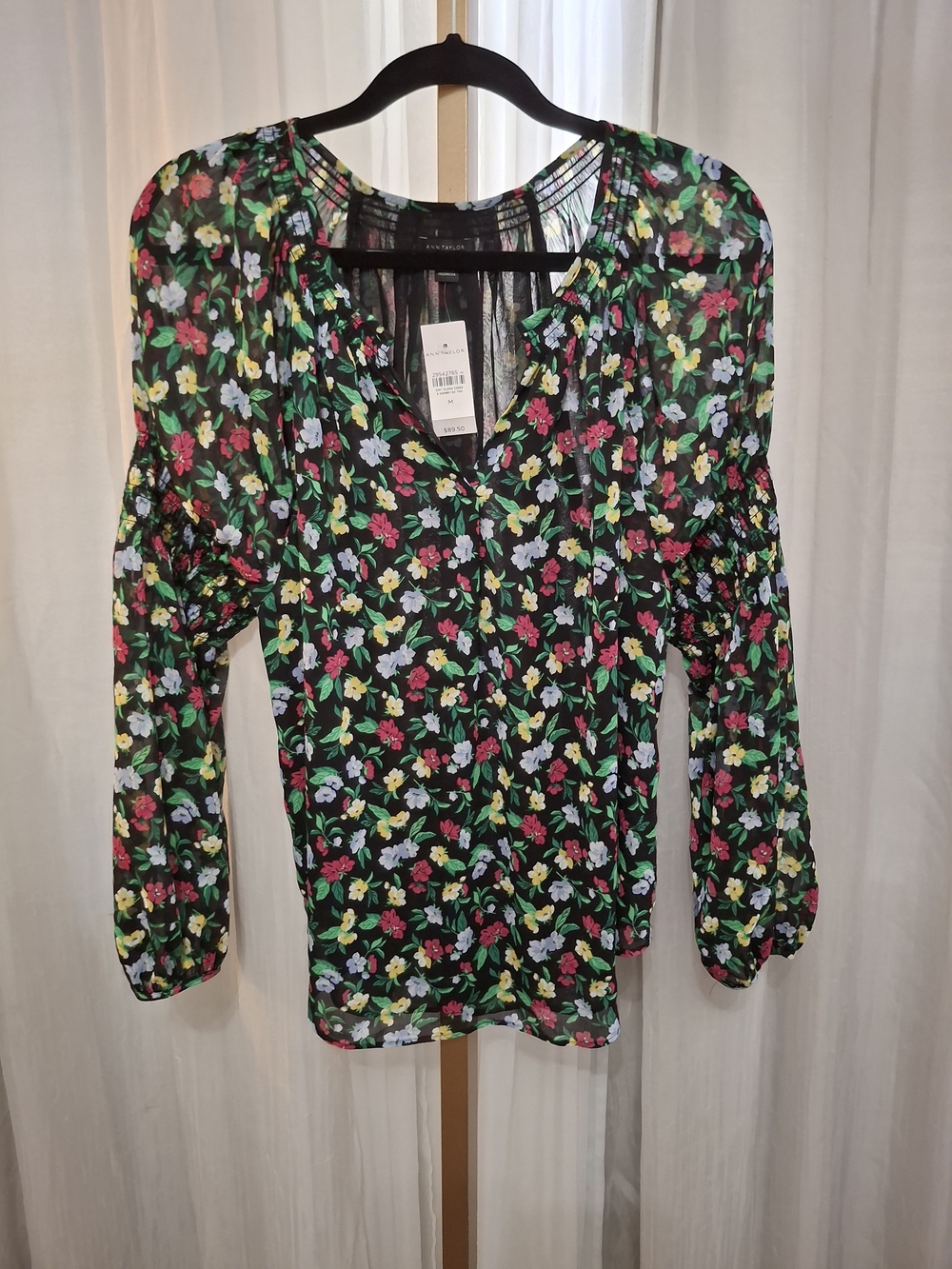 Ann Taylor Black Floral V-Neck Long Sleeve Blouse